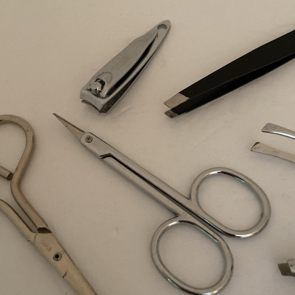 Lot of 7 Tweezers, 3 Scissors, & Nail Clippers - Picture 4 of 5